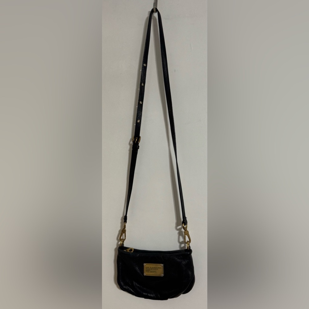 Marc by Marc Jacobs QPercy Black Leather Handbag with Gold Hardware - Picture 4 of 16